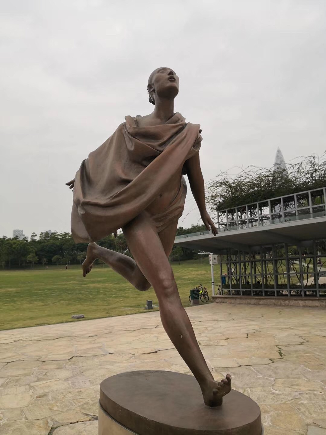 今天，向她們致敬！